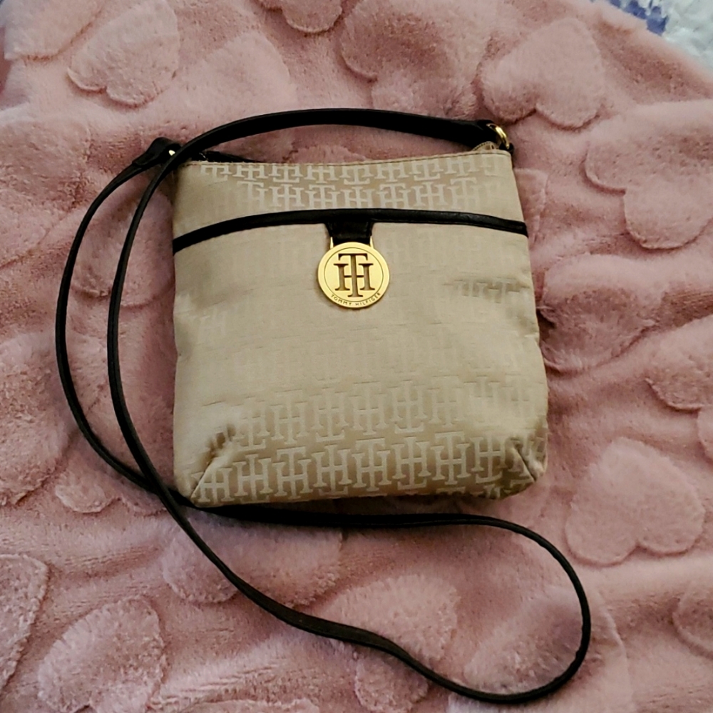 Tommy Hilfiger small tan shoulderbag